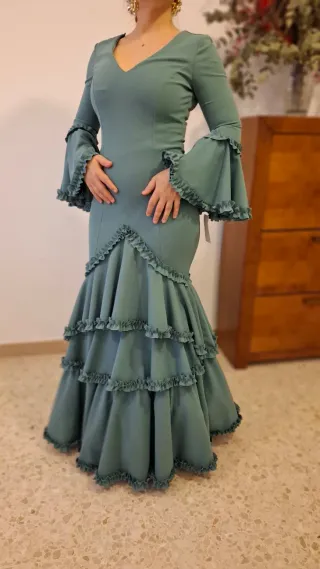 Traje de Flamenca verde con volantes