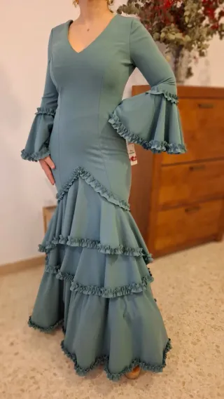 Traje de Flamenca verde con volantes