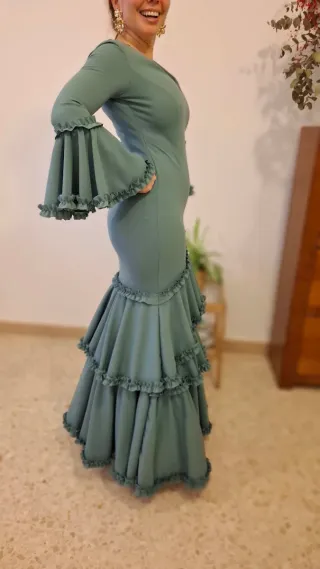 Traje de Flamenca verde con volantes