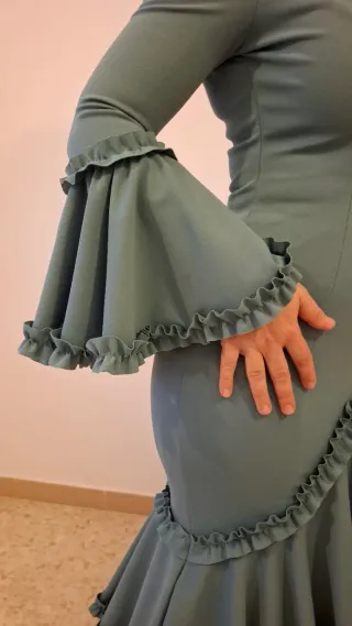 Traje de Flamenca verde con volantes