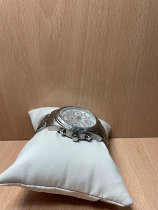 Reloj Guess Cronógrafo Gris y Plateado