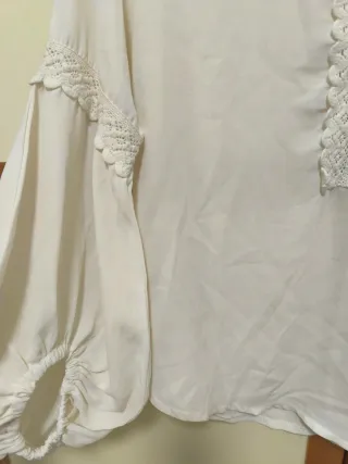 Camisa marfil con encaje