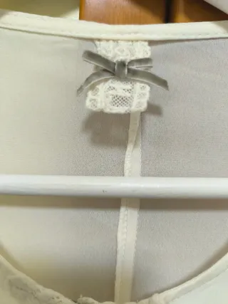 Camisa marfil con encaje