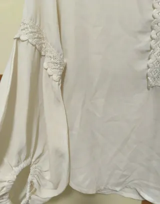 Camisa marfil con encaje