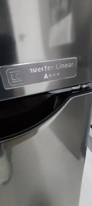 Frigorífico Gris, interior blanco