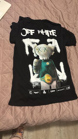 Camiseta Off-White Kaws/Boxer Negra