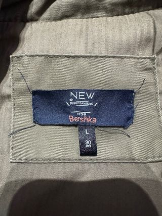 Chaqueta verde militar tres cuartos con capucha