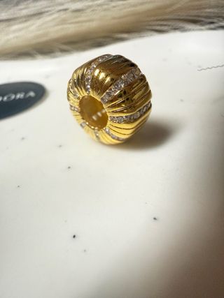 Colgante Pandora Dorado con Cristales