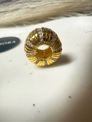 Colgante Pandora Dorado con Cristales