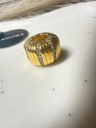 Colgante Pandora Dorado con Cristales
