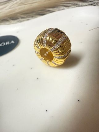 Colgante Pandora Dorado con Cristales
