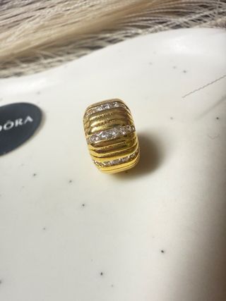 Colgante Pandora Dorado con Cristales