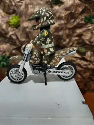 Moto y Soldado Custom Camuflaje