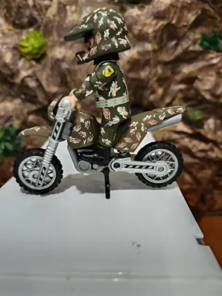 Moto y Soldado Custom Camuflaje