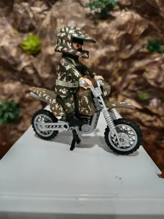 Moto y Soldado Custom Camuflaje