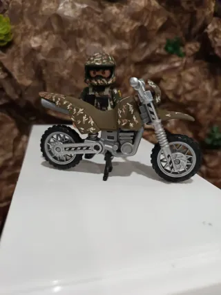 Moto y Soldado Custom Camuflaje