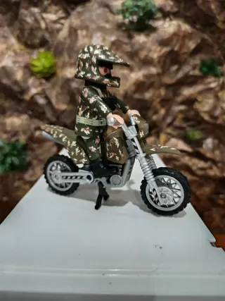Moto y Soldado Custom Camuflaje