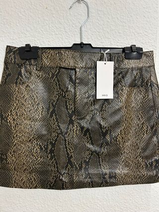 Minifalda efecto piel serpiente Mango Talla S