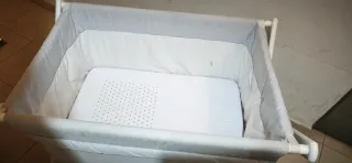 Minicuna para bebés con ruedas apertura en tijera