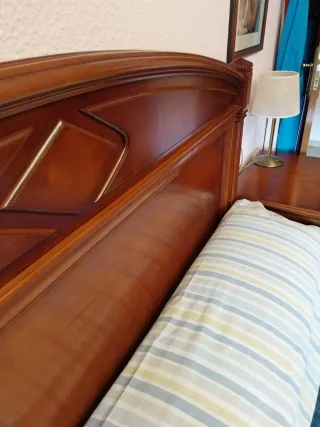 Somier tapizado con reposacabezas