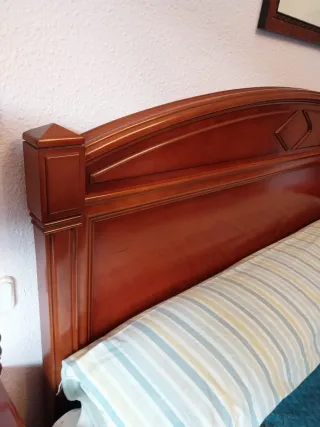 Somier tapizado con reposacabezas