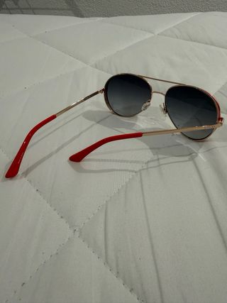 Gafas de sol mujer Guess doradas