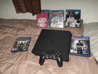 PS4 (PlayStation 4) Negra + 5 Juegos