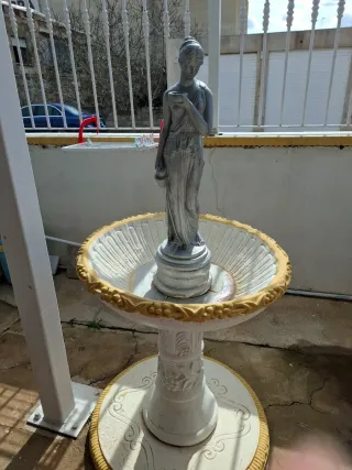 Fuente de jardín de piedra