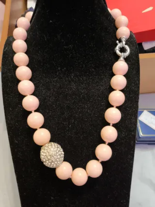 Collar Bolas Rosa Ángel con Detalle Plateado