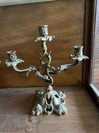 Coppia di Antichi Candelabri in Metallo