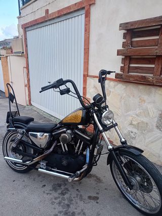 Harley Davidson 883 Carburación Negra/Dorada