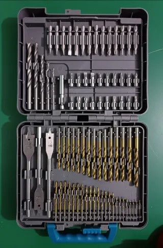 Brocas, puntas, tacos, vasos, etc. 204 piezas