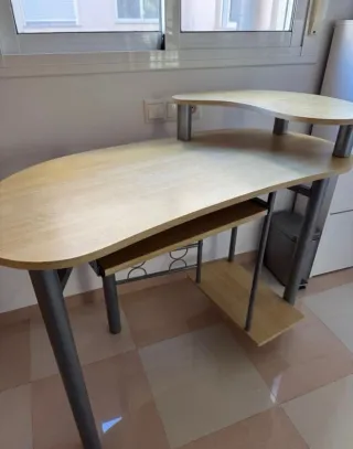 Escritorio madera y metal