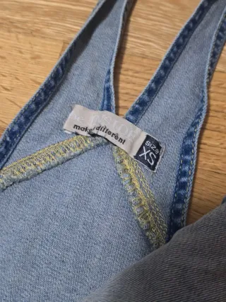 Conjunto peto vaquero y camiseta.Inside. 3 EUROS