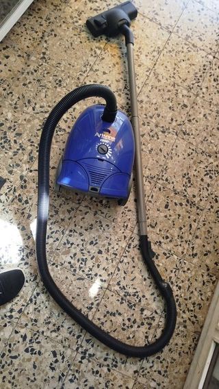 Aspirador Hoover Arianne 1500W com saco
