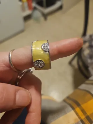 Lote d anillos de bisutería plateados.