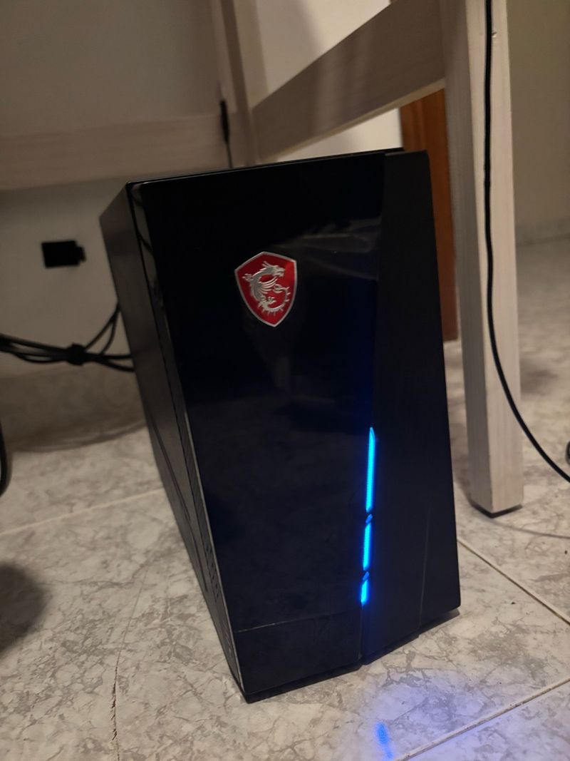 Ordenador de sobremesa MSI Negro