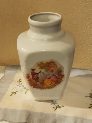Jarrón de porcelana decorado