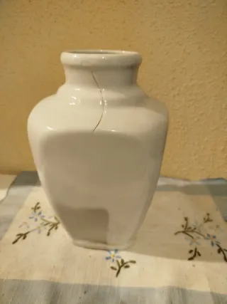 Jarrón de porcelana decorado