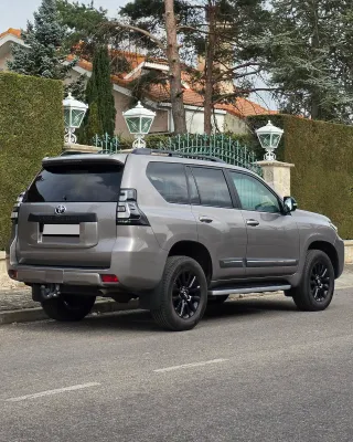 Toyota Land Cruiser 150 2023