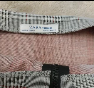 Minifalda Zara cuadros gris y roja