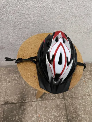 Casco Bicicleta Negro/Rojo/Blanco con Visera