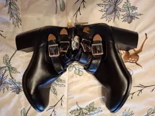 Botines Suitblanco Negros