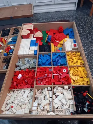 Libros LEGO Ideas 1 (1973) y 2 (1975) y piezas
