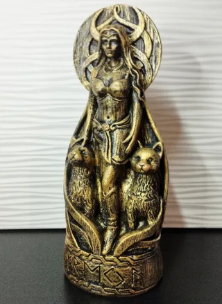 Statua Norrena Dea Freya Gotico Design