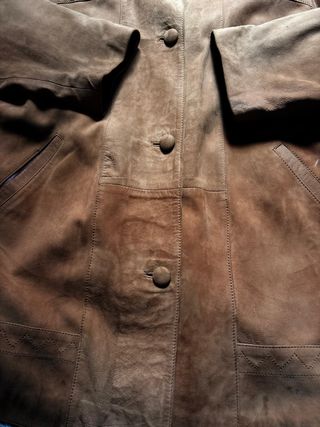 Chaqueta efecto piel con cuello de pelo