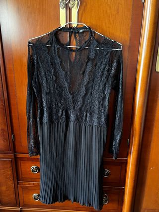 Vestido Zara encaje y falda plisada