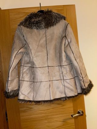 Abrigo de antelina y pelo sintético