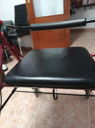 Andador con silla plegable, en muy buen estado