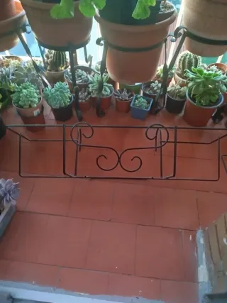 Portamaceteros de metal negro